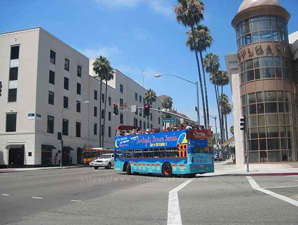 Image of a tour bus on the street