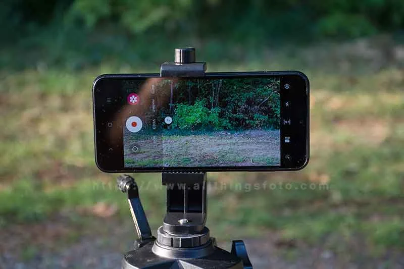 photo of using a samsung galaxy smartphone to record video