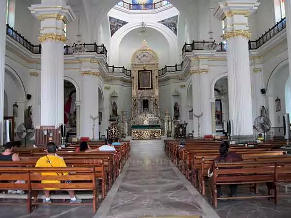 photo of photography's leading lines using the aisle and alignment of the pews inside a church to lead to the alter.