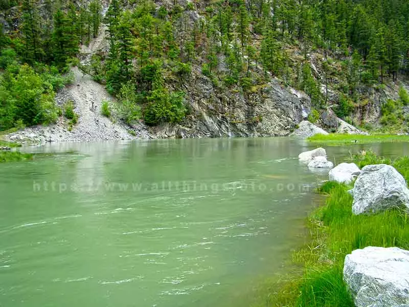 photo using the rule of odds with 5 rocks also acting as a  leading line.