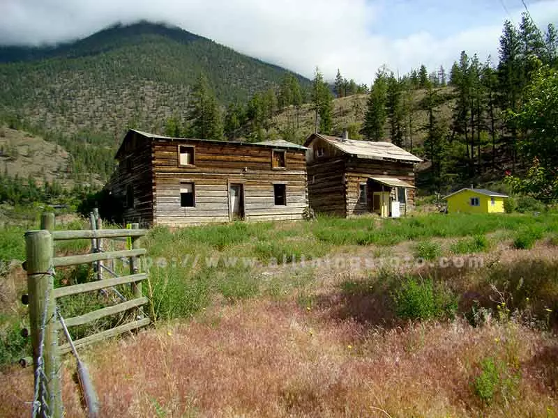 photo of 3 buildings in the mountains using the fence as a leading line.