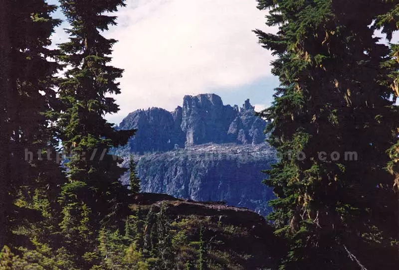 image of using both the rule of odds and framing to highlight the rugged peaks.