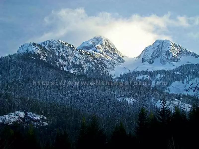 landscape photography example of winter mountains on Vancouver Island