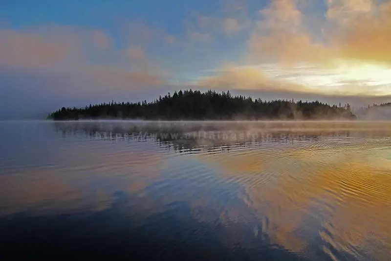 beautiful foggy sunrise photo over Amor Lake thanks to the golden hour