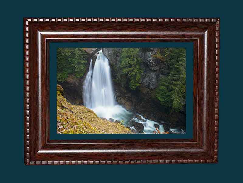 photo of a traditional wood picture frame